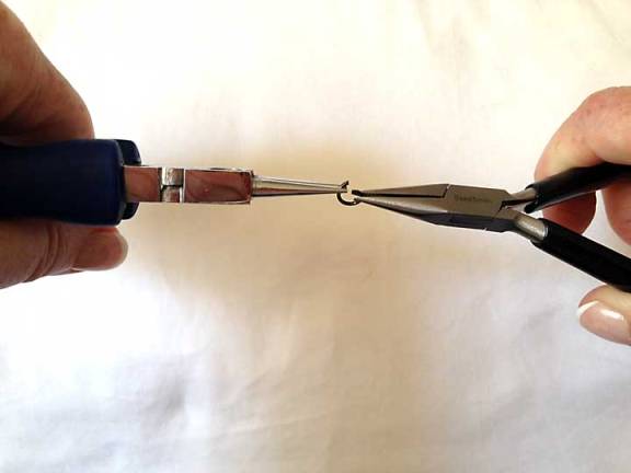 Opening the jump ring